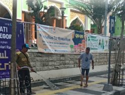 Untuk Kenyamanan Salat Ied, Pemkab Bojonegoro Pastikan Kebersihan Trotoar Sekitar Alun-alun