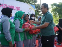 Bersinergi dengan Yayasan Kemala Bhayangkari, PT. BPR BKK Blora Bagi Paket Sembako di CFD