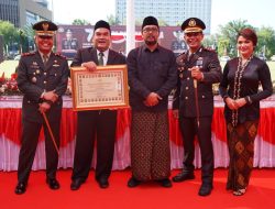 Bertepatan Peringatan Hari Bhayangkara ke -77, Bupati Blora Terima Penghargaan dari Kapolda Jawa Tengah