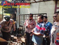 Polres Blora Bantu Warga yang Terkena Musibah Kebakaran Rumah