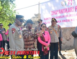 Ketum Bhayangkari Berikan Bantuan Kepada Anak Stunting di Desa Reruwairere