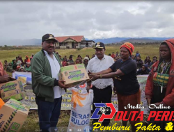 Kapolri Salurkan 264,7 Ton Beras dan 1.500 Sembako untuk Warga Papua yang Terdampak Kekeringan