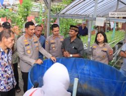 Berdayakan Masyarakat Kampung Tangguh Bebas Narkoba Kelurahan Sudimara Barat, Kapolres Metro Tangerang Kota Berikan Bibit Ikan Lele