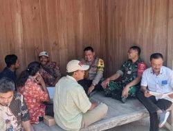 Babinsa dan Bhabinkamtibmas Pojokwatu Komsos Dengan Warga Desa Binaan