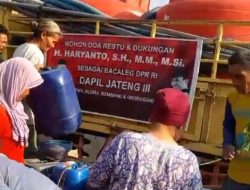 Serius Peduli Dampak Kekeringan, Caleg DPR RI PDIP Haryanto Droping Air Bersih di Blora