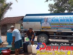Atasi Kekeringan Ekstrim, Pemdes Kasiman Distribusikan Air Bersih ke Warga