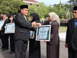 Raih IGA dan Zona Hijau dari Ombudsman, Sejumlah Kepala OPD di Blora Terima Penghargaan dari Bupati