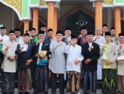 Sholat Ied di Masjid Agung Darussalam, Pj Bupati Bojonegoro: Momen Idul Fitri Sarana Menumbuhkan Kepekaan Sosial