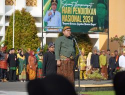 Bupati Blora Pimpin Upacara Peringatan Hardiknas 2024 Dengan Pakaian Adat Jawa Tengah