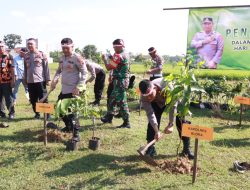 Jelang HUT Bhayangkara ke-78, Polres Blora Giat Baksos Penanaman Pohon dan Pemberian Beasiswa