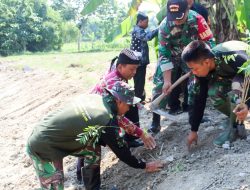 Lestarikan Lingkungan, Satgas TMMD 120 Kodim Bojonegoro dan Masyarakat Hijaukan Bantaran Sungai Napis