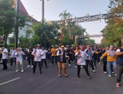 Kampanye Gerakan Anti Korupsi, Warga Bojonegoro Semangat Ikuti Senam Hajar Serangan Fajar Bersama KPK