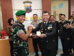 Danyonif 410/Alugoro Berikan Kejutan Selamat Hari Bhayangkara ke 78 Untuk Polres Blora