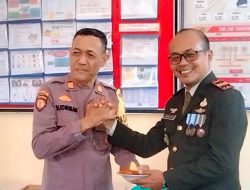 Pj. Ramil Sugihwaras Kodim Bojonegoro Berikan Ucapan Selamat Kepada Kapolsek di HUT Bhayangkara ke-78