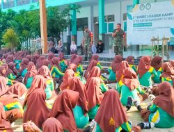 Tumbuhkan Jiwa Kepemimpinan, Babinsa di Bojonegoro Bekali Bela Negara Pelajar SMP dan SMA Islam Al Aly Kalitidu