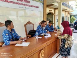 Pemdes Kunci Bagikan Beras Bantuan Pangan Kepada 317 Warga Penerima Manfaat