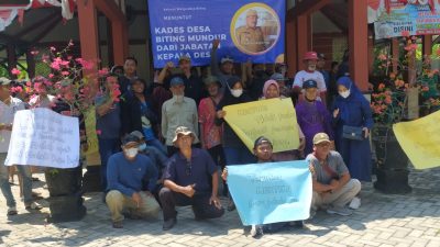 Ratusan Warga Desa Biting Gerudug Kecamatan Sambong, Tuntut Kades Mundur