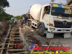 Pelaksana dan Pengawas Diduga Kongkalikong Abaikan Spek Pekerjaan TPT di Desa Kedungsumber