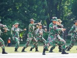 Saksikan, Aksi Ratusan Babinsa Kodim di Perayaan Puncak HUT TNI ke-79 di Alun-alun Bojonegoro