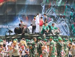 Ketangkasan Babinsa Kodim Bojonegoro Turut Meriahkan HUT ke-79 TNI di Alun-alun