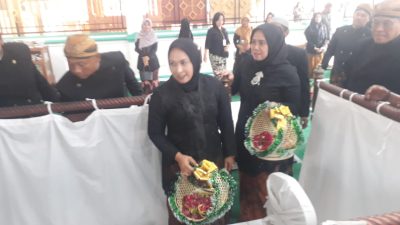 Ziarah di Makam Sunan Pojok Blora Dihadiri Kades, Kadinas dan Wakil Bupati Blora Tri Yuli Setyowati