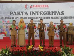 Pemkab Bojonegoro Gelar Pakta Integritas Melawan Korupsi dengan Pembubuhan Cap Tangan Antikorupsi