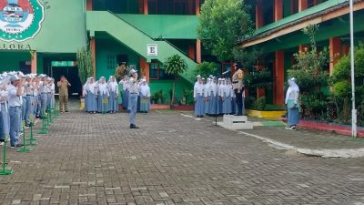 Police Goes To School, Wakapolres Blora Bacakan Amanat Kapolres Tentang Bahaya Narkoba dan Tertib Lalu Lintas
