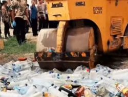 Polres Blora Musnahkan Ribuan Botol Miras Hasil Operasi Pekat Candi 2025
