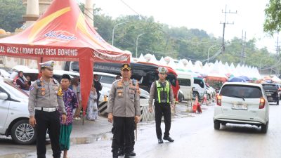 Pastikan Perjalanan Pemudik Aman – Lancar, Kapolres Bojonegoro Tinjau Arus Balik Lebaran