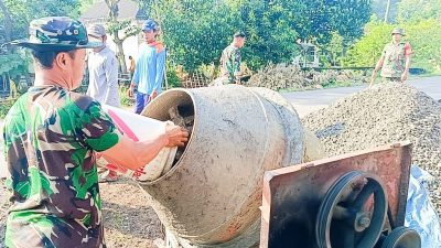 Bersama Warga Margoagung, TNI Koramil Sumberrejo Bojonegoro Cor Pondasi Musholla