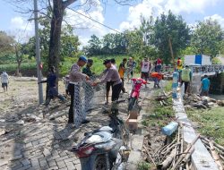 Banjir Akibat Luapan Sungai Sekar, Warga dan Aparat Pasang Bronjong Cegah Longsor