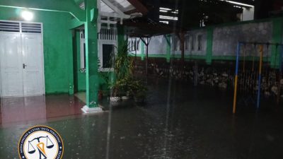 Diguyur Hujan Deras, Kantor Lurah Sonorejo Blora Tergenang Air