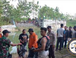 Diduga Hilang Kendali, Pengendara Sepeda Motor Tercebur Masuk Sungai Lusi