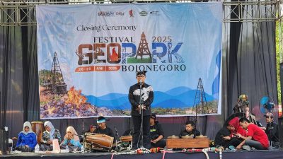 Ngulek Rujak Belimbing Bareng Meriahkan Acara Penutupan Festival Geopark Bojonegoro 2025