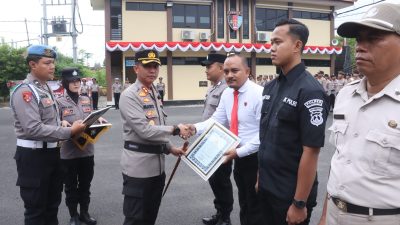 Polres Bojonegoro Gelar Upacara Kenaikan Pangkat, Beri Penghargaan dan Lepas Purnatugas