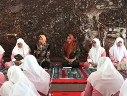 Suasana Adem Penuh Berkah, 100 Hafidzah Gelar Khotmil Qur’an di Pendopo Malowopati Bojonegoro
