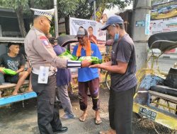 Jumat Berkah, Satlantas Polres Blora Bagikan Sembako di Blok T