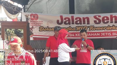 Sebanyak 500 Warga RW 04 Kelurahan Jetis Blora Ramaikan Jalan Sehat, Hadiah Kambing Hingga Kulkas Dibagikan
