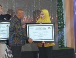 Bupati Arief Rohman dan 9 Kades di Blora Terima Jawa Pos Radar Bojonegoro Award Kategori Inspiratif