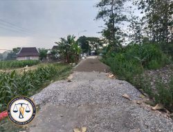 Warga Ragukan Kualitas Material, Pejabat Publik Pilih Bungkam Soal Proyek Jalan Donan