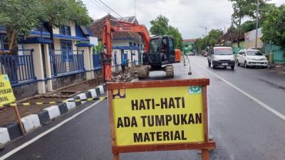 Trotoar Mulai Diperbaiki, Pemkab Bojonegoro Wujudkan Kota Ramah Pejalan Kaki