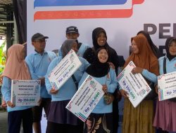 Pemkab Bojonegoro Salurkan Bantuan Modal untuk Ratusan Pedagang Mlijo