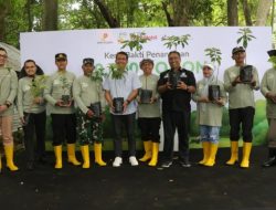 Bupati Bojonegoro, EMCL, dan Relawan Tanam 30 Ribu Pohon untuk Pulihkan Ekosistem Gunung Pandan