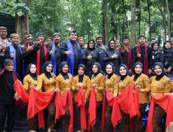 Ribuan Warga Berbagai Daerah Padati Grebeg Gunungan di Goa Terawang