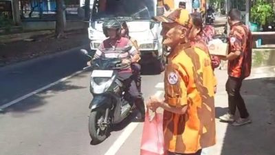 Aksi Humanis PP Kota Malang: Ratusan Nasi Kotak Dibagikan untuk Pekerja Jalanan