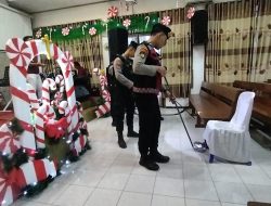 Jelang Ibadah, Polres Bojonegoro Lakukan Sterilisasi Gereja
