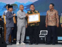 Bupati Blora Terima Penghargaan Padi Organik Dari Kemendes