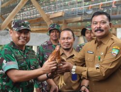 DP4 Kabupaten Blora Serahkan Bantuan Ayam Petelur ke Kompi Produksi Kodim 0721 Blora