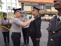 Polres Bojonegoro Anugerahkan Tanda Kehormatan Pengabdian kepada 78 Personel