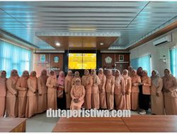 Dharma Wanita Persatuan SMKN Kasiman Tingkatkan Kepedulian Sosial di Bulan Ramadhan